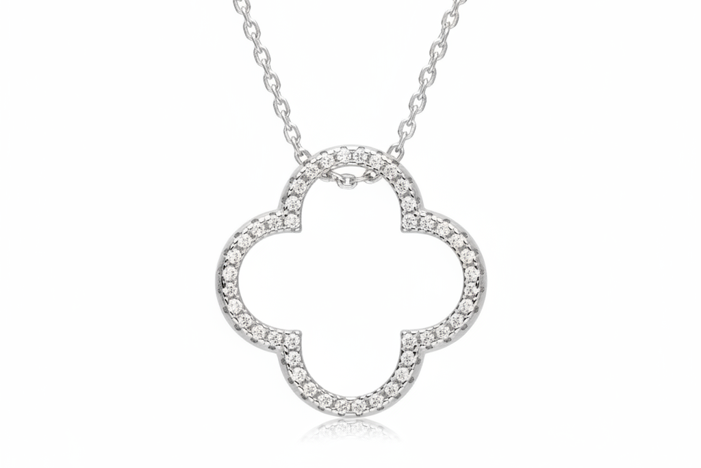 Clover pendant with chain - zoomed out