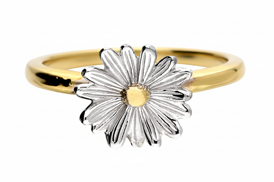 Daisy ring detail 3:2