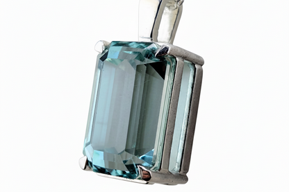 First pendant without shadow