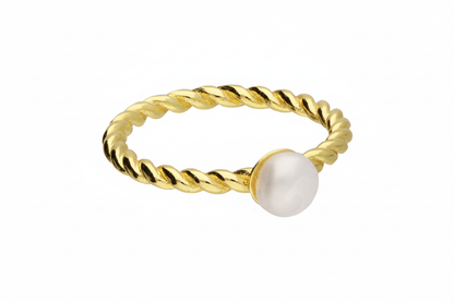 Gold twisted ring with pearl - perspective 3:2